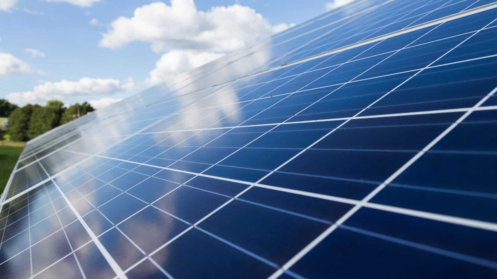 Stromerzeugung, Technik, Kosten und Anmeldung beim Solar Terrassendach